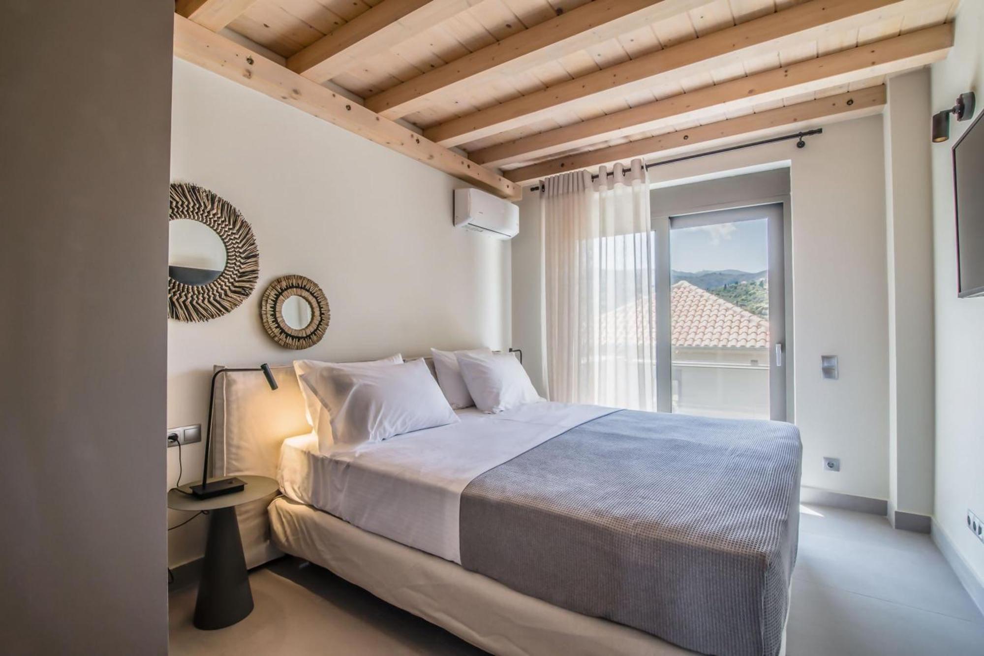 Blue Symphony Suites Apartments Никиана Екстериор снимка