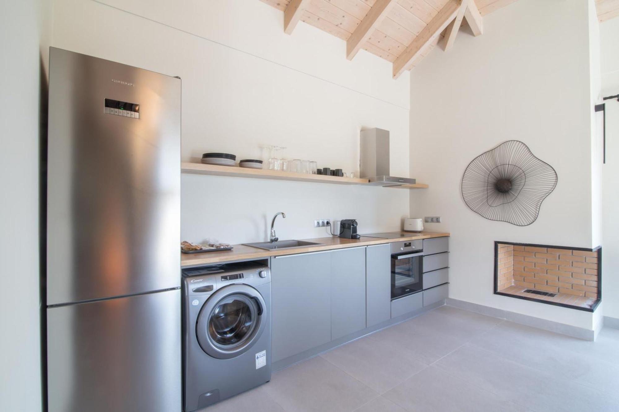 Blue Symphony Suites Apartments Никиана Екстериор снимка