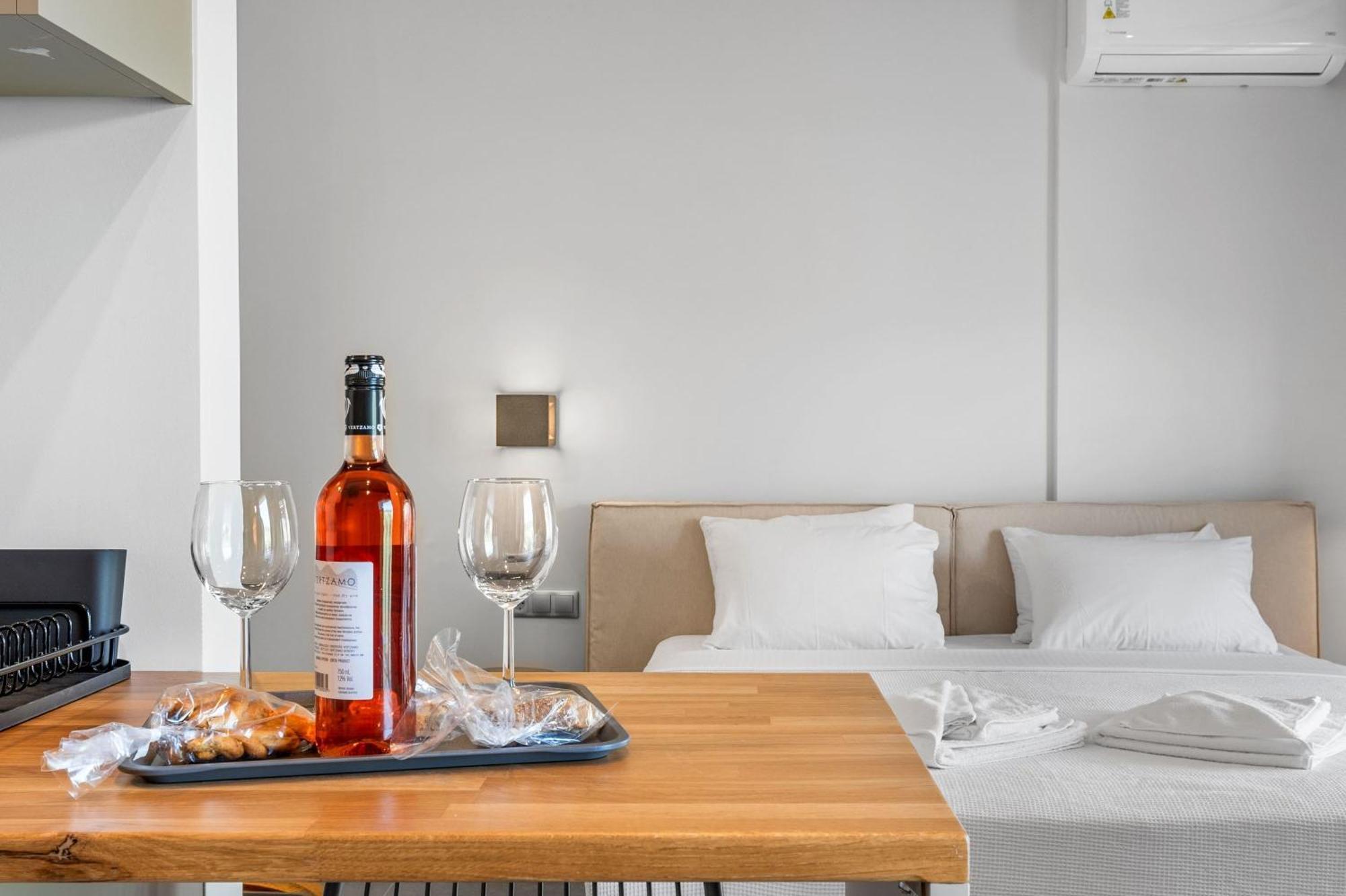 Blue Symphony Suites Apartments Никиана Екстериор снимка