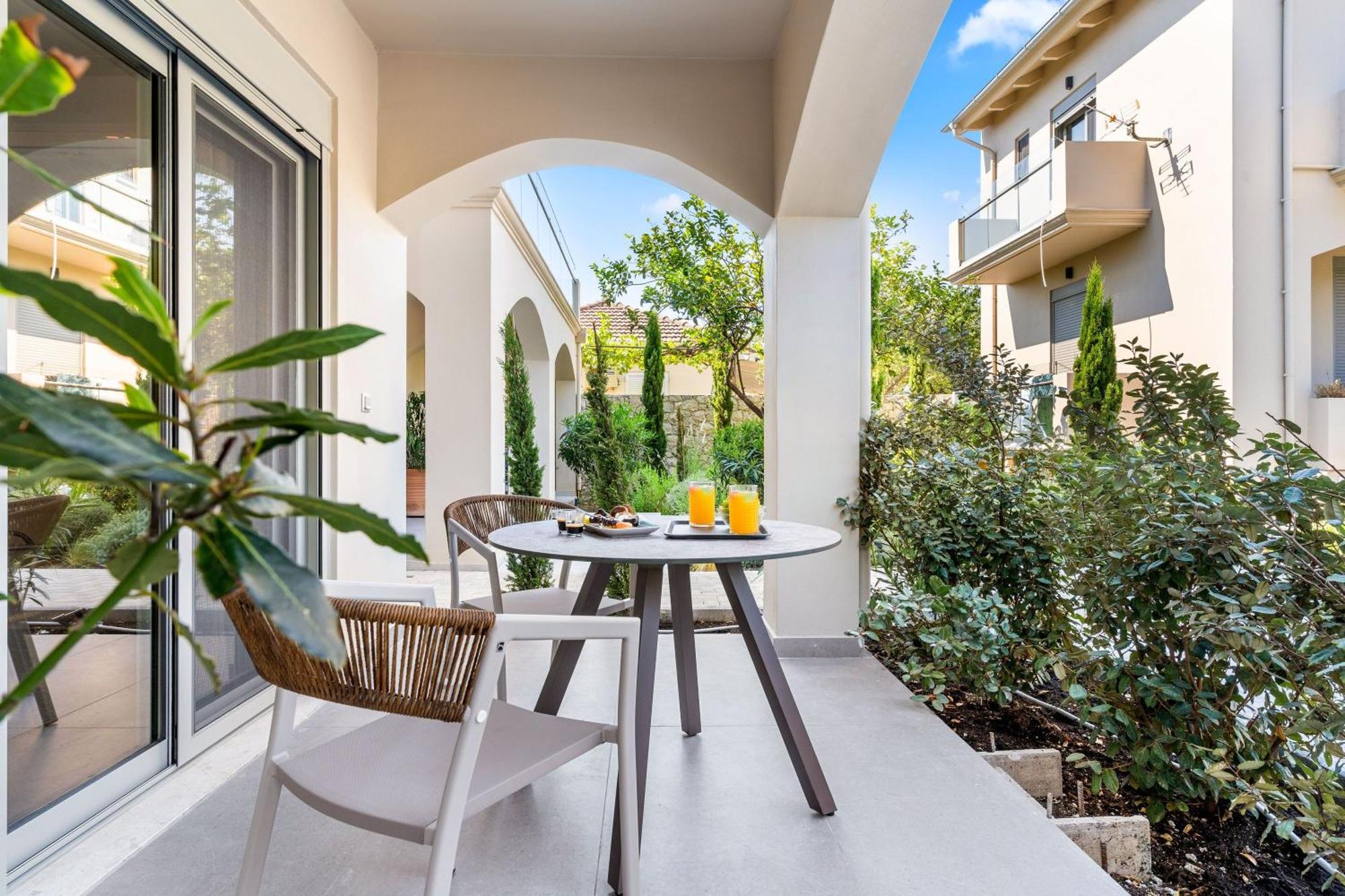Blue Symphony Suites Apartments Никиана Екстериор снимка