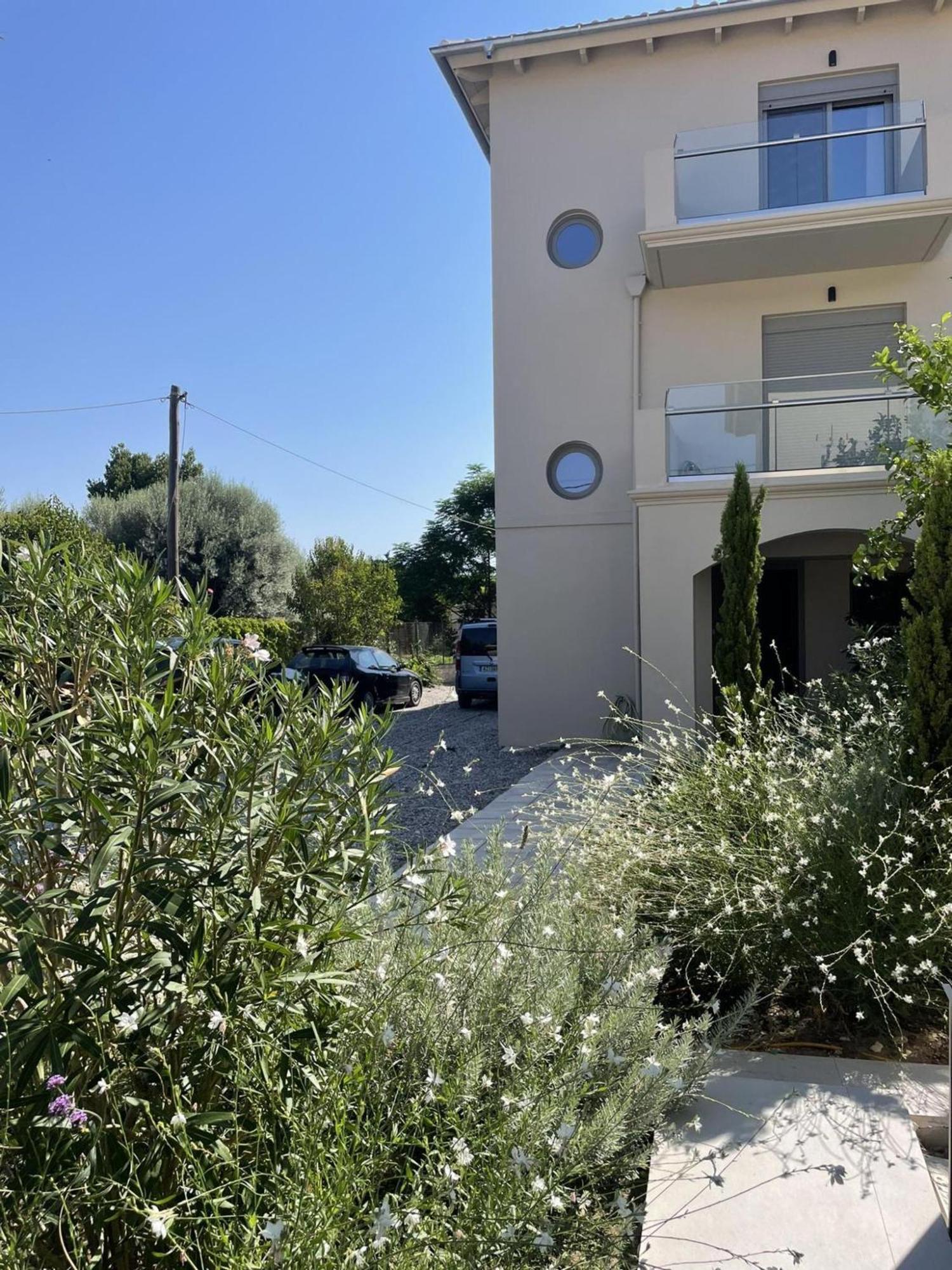 Blue Symphony Suites Apartments Никиана Екстериор снимка